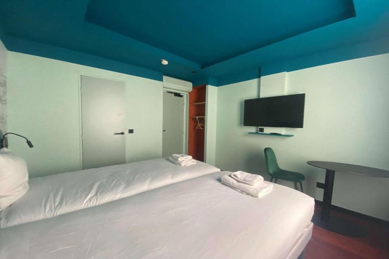 Ibis Styles Paris Batignolles Hotell Exteriör bild