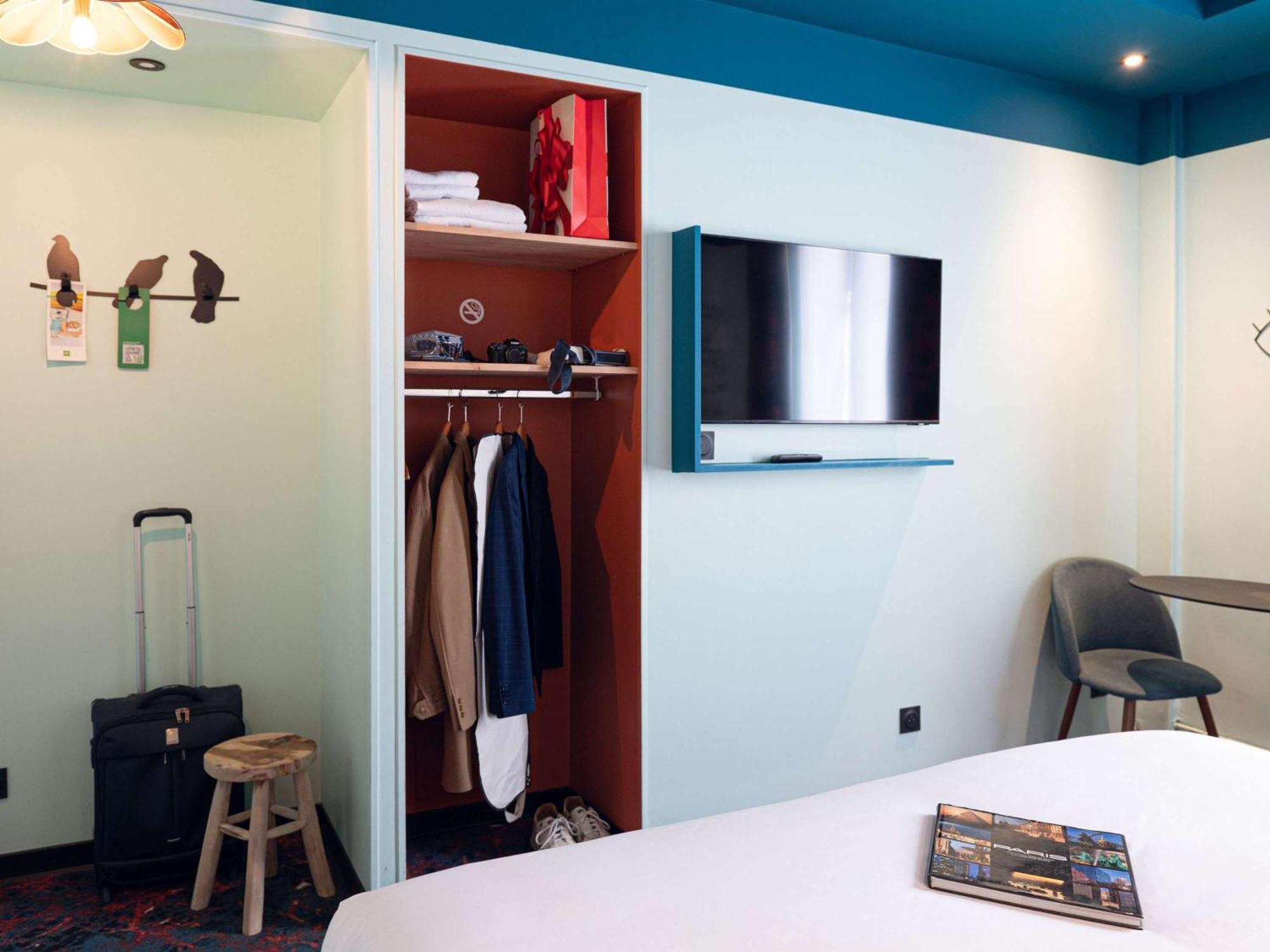 Ibis Styles Paris Batignolles Hotell Exteriör bild