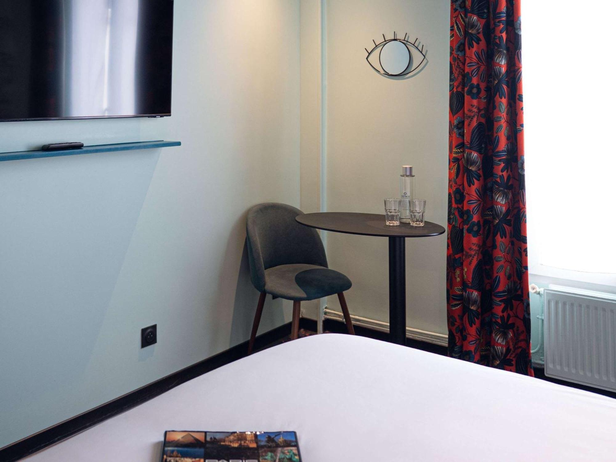 Ibis Styles Paris Batignolles Hotell Exteriör bild