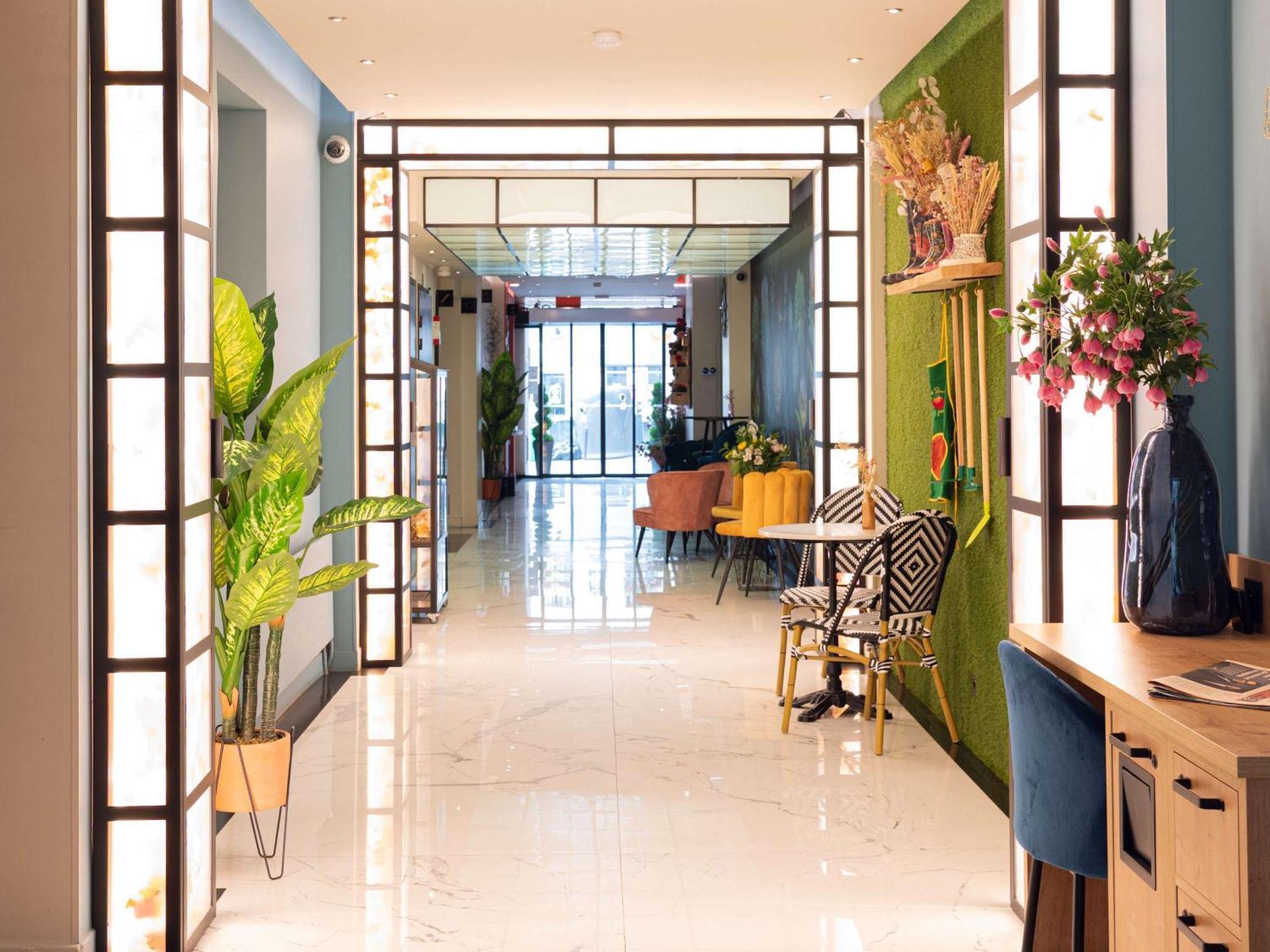 Ibis Styles Paris Batignolles Hotell Exteriör bild